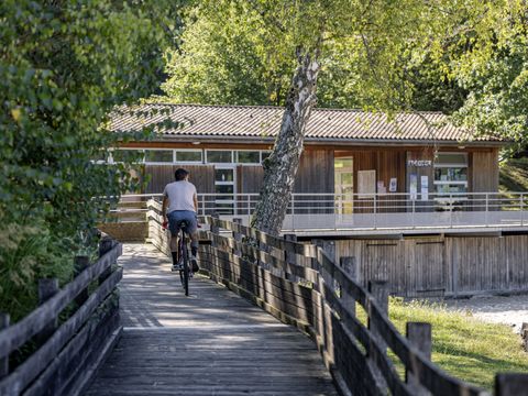 Flower Camping et Base de Loisirs de Rouffiac - Camping Dordogne - Image N°2