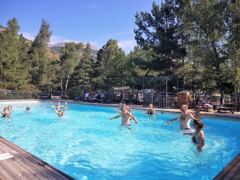 Camping l'Iscle de Prelles - Camping Hautes-Alpes