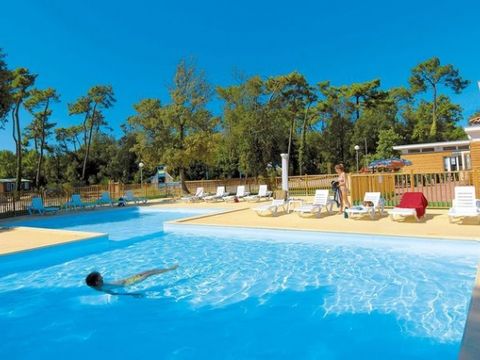 Flower Camping Monplaisir | Camping Oléron 4 étoiles - Camping Charente-Maritime - Image N°0