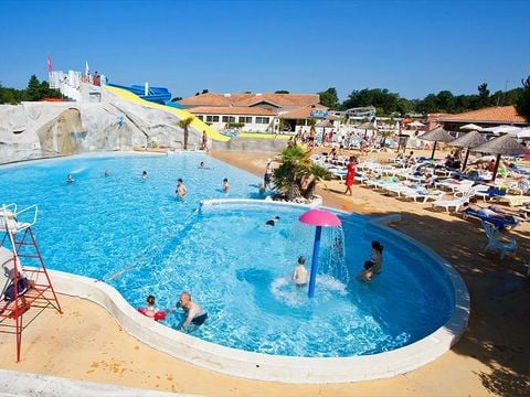 Tour Opérateur et particuliers sur camping Les Charmettes -  Funpass non inclus - Camping Charente-Maritime