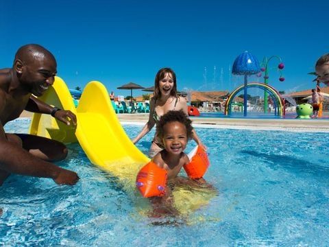 Tour Opérateur et particuliers sur camping Les Charmettes -  Funpass non inclus - Camping Charente-Maritime