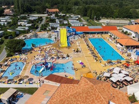 Tour Opérateur et particuliers sur camping Les Charmettes -  Funpass non inclus - Camping Charente-Maritime - Image N°2