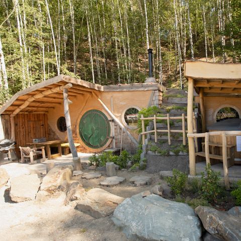 AUßERGEWÖHNLICHE UNTERKUNFT 6 Personen - Winziges Haus Hobbit mit Whirlpool