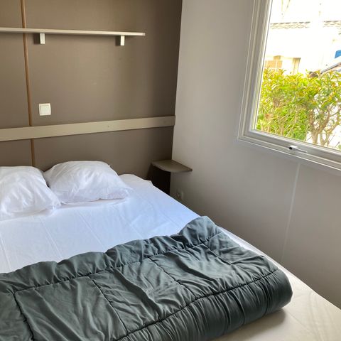 Mobilheim 4 Personen - Standard 25m² (2 Zimmer) überdachte Terrasse + TV