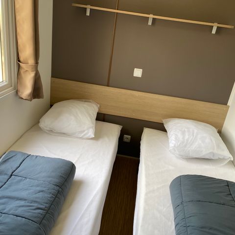 Mobilheim 6 Personen - Standard 35m² (3 Zimmer) mit überdachter Terrasse + TV