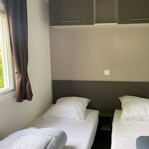 Mobilheim 6 Personen - Premium 40 m² (3 Schlafzimmer, 2 Bäder) mit überdachter Terrasse + TV