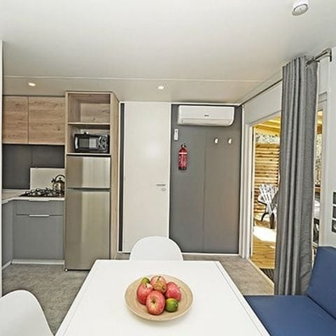 Mobilheim 6 Personen - Premium | 3 Zi. | 6 Pers. | Überdachte Terrasse | 2 Bäder | Klimaanlage | TV