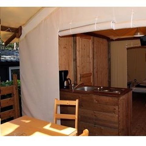 SafariZelt 4 Personen - Cabane Lodge Standard 20m² 2 Schlafzimmer + Handtücher und Bettwäsche + überdachte Terrasse + TV