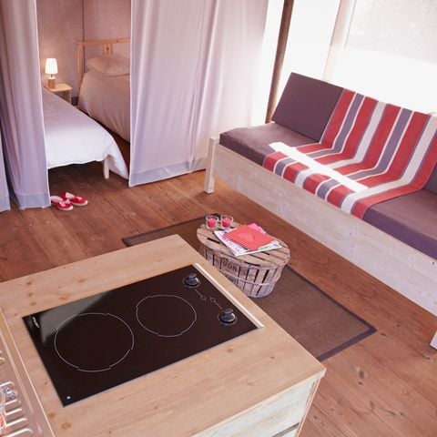 SafariZelt 4 Personen - Cabane Lodge Standard 20m² 2 Schlafzimmer + Handtücher und Bettwäsche + überdachte Terrasse + TV