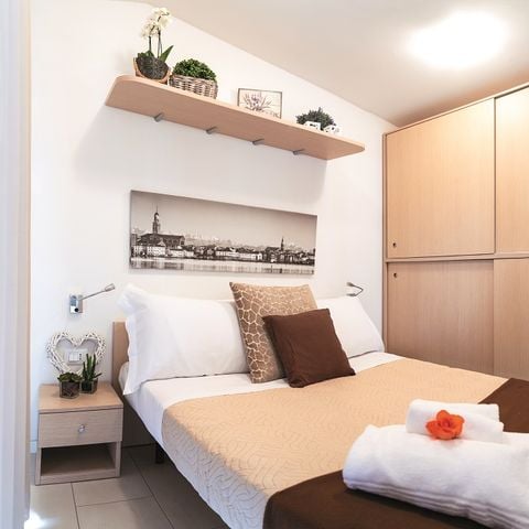 Mobilheim 4 Personen - 2 Schlafzimmer / 1 Badezimmer - überdachte Terrasse