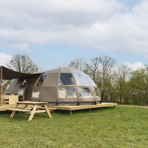 Zelt 4 Personen - Riverdome mit privaten Sanitäranlagen und Whirlpool