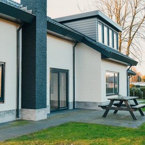 FERIENHAUS 24 Personen - 2Gruppen-Villa