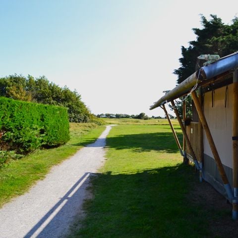 SafariZelt 4 Personen - Südlage mit Luxusdusche und Blick auf den Golfplatz