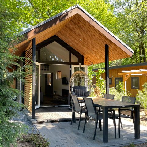 Bungalow 4 Personen - Tiny Lodge Eco mit Whirlpool oder Jacuzzi und Sauna