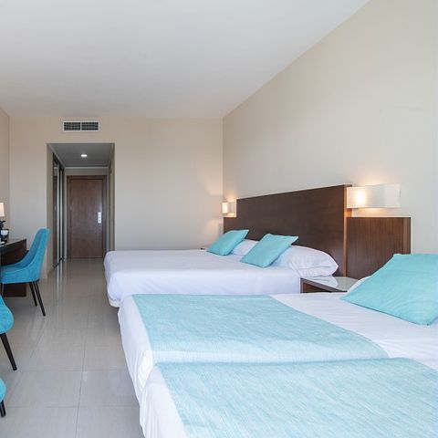 Zimmer 4 Personen - Hotelzimmer Balkon am Meer